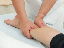 青空指圧治療院/夜、足がつる悩みを解消