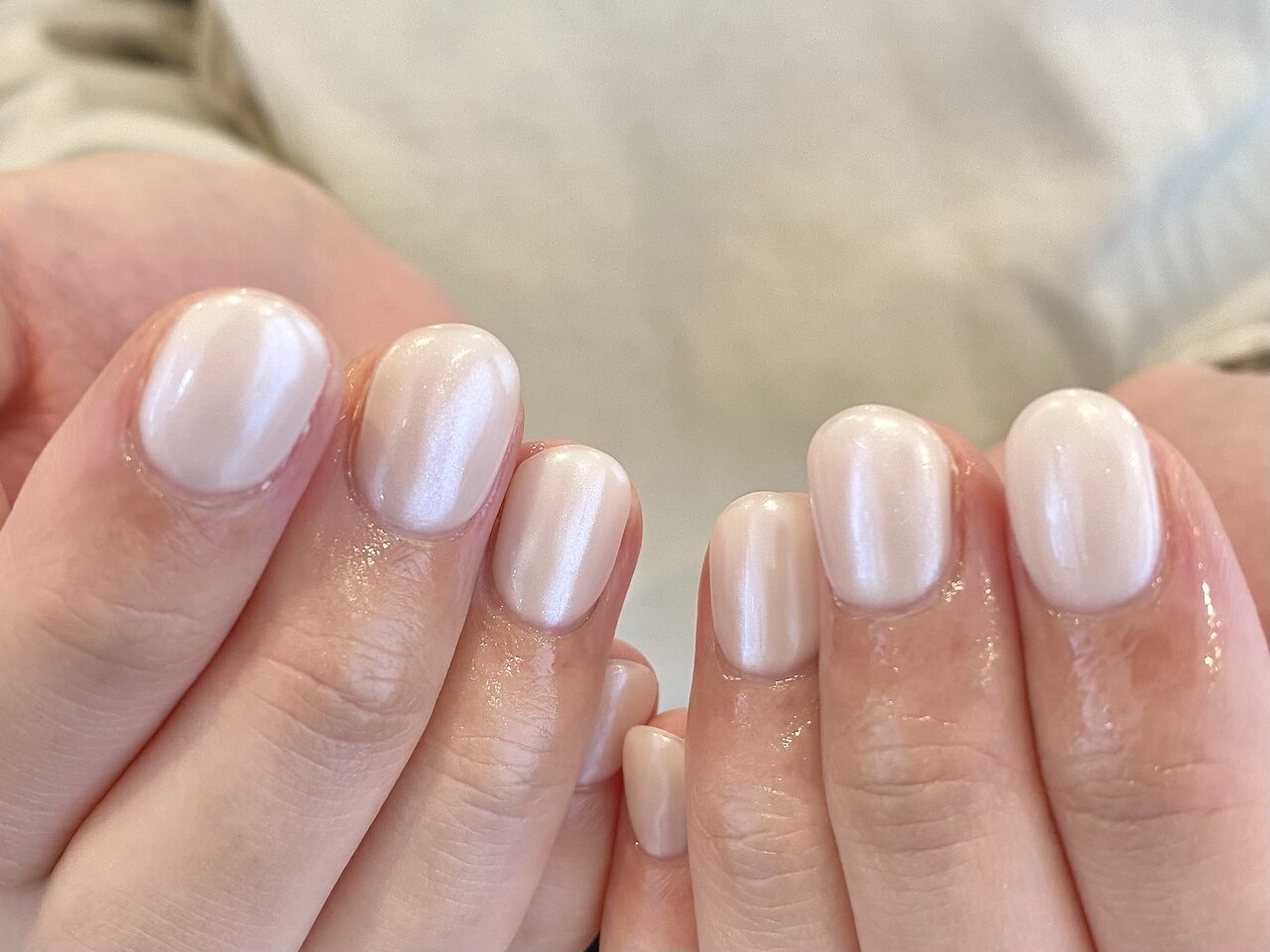 2025年-2026年冬トレンド】ホワイト ワンカラー ハンドのネイル