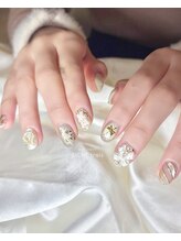 リッシュ トロワ(RICHE trois)/大人ゴールドなクリスマスネイル