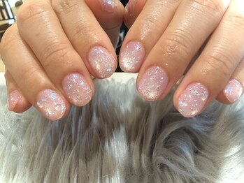 グラマラス 白金台店(glamourous produced by Noble)の写真/[大人のためのシンプルネイル]パラジェル使用で爪をいたわりながら、ワンカラーやマグネットで指先を美しく