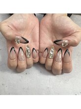 エムズネイル(M’s NAIL)/モノトーン×ビジューネイル