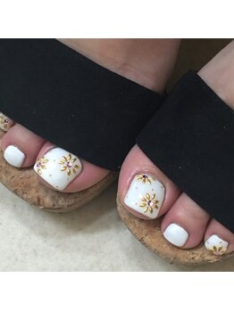 クリスタルネイル ゆめタウン博多店(CRYSTAL NAIL)/スタッズフラワーフットネイル