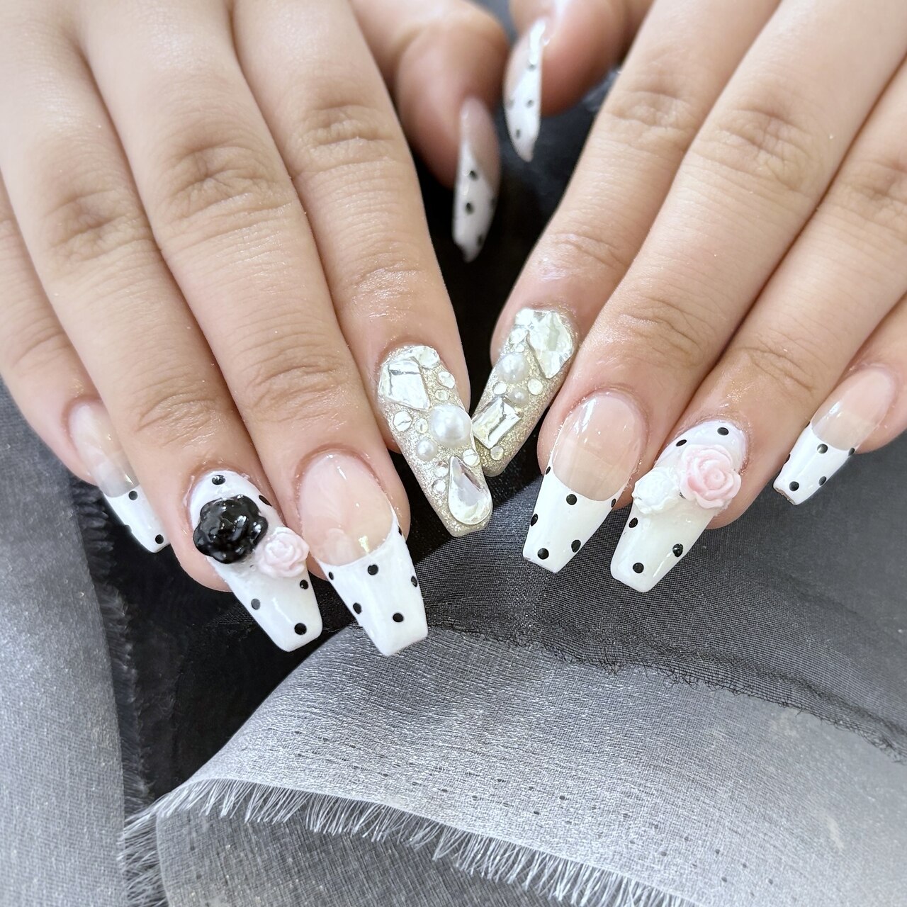 2026年冬トレンド】ホワイト スーパーロングのネイルデザイン集｜人気