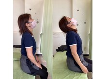 やまうら整骨院の雰囲気（肩こりの人は首もガチガチ。一緒にスッキリさせましょう。）