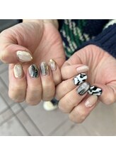 白べぇーっ 本店 湊町店/アシメネイル