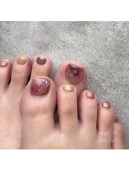 アングゥイー(ungu iE)/秋のフットネイル