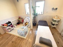 フエンテ(fuente)/キッズスペース横でも施術可能