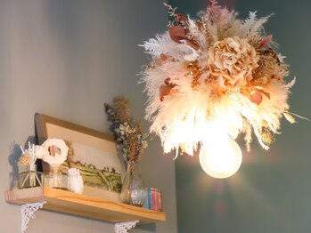 木の葉/ドライフラワーの照明がこだわり