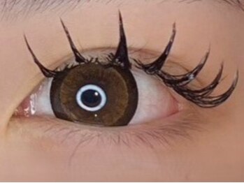 成美ビューティーサロン(成美beauty salon)の写真/【ボリューム派必見！】バインドロックが得意なサロン★モチも◎でいつまでもバサバサの上向きまつ毛に！