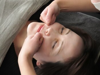 J&Mリラクシング(J&M relaxing)/小顔矯正（コルギ）