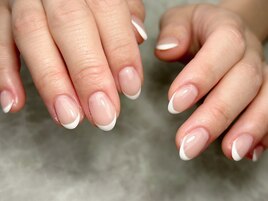 王道フレンチネイル