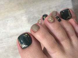 ダークグリーン