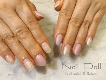 ネイルドール(Nail Doll)/マットなベタ塗りとラメグラデ