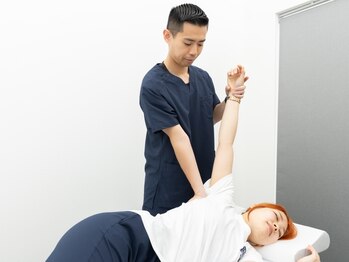 ファミリア整体院 西船橋院の写真/【猫背・反り腰解消】理想の美姿勢を叶える整体¥2980!その他にもお得なクーポンをご用意しています♪