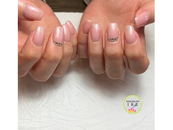 イーレ(IRE)/ラメ入りワンカラーとストーン