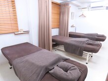 しらとりスポーツサポートマッサージ 鍼灸院 神田/施術ベッド/マッサージ整体鍼灸