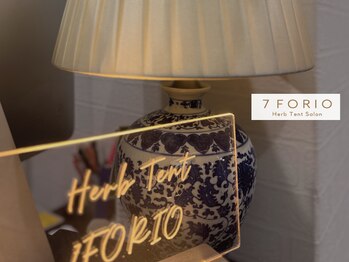 セブンフォリオ(7FORIO)/店名が入ったネオンサイン