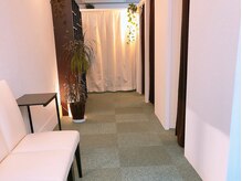 本気de整体 小岩店の雰囲気(完全個室で、間接照明がとても心地よい空間です♪)