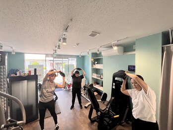 モムチャンフィットネスジム 鷺沼店(MOMCHANG FITNESS GYM)/セミパーソナルトレーニング様子