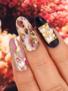 カラーズ 浜松店(colors)/パールで大人レオパードネイル♪