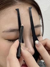 リブ(Lib)/眉毛スタイリング施術中です
