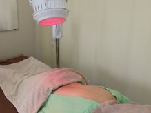 鍼とマッサージのピットインの雰囲気（浅鍼+置鍼+マッサージコース血行促進のため赤外線を照射します）