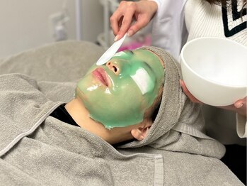 トネア 自由が丘店の写真/乾燥にお悩みの肌を水分溢れる水光肌へ導きます♪イオン導入で毛穴引き締め&ハリツヤUPで美肌へと導く!