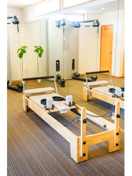 アース(EARTH)/マシンピラティスです。