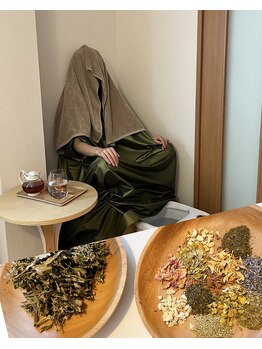 ピオニー(Peony)の写真/冷え・むくみ、女性特有のゆらぎに。おかま直伝よもぎ蒸しで身体の内側から温まる温活でじんわり発汗☆