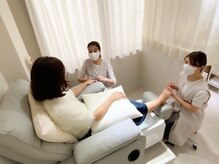 クレアチュール ドゥエの雰囲気（ハンド＆フット同時施術も可能◎落ち着いた空間でゆったり施術♪）