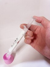 ホワイトニングショップ 静岡店/2.ジェルを容器に出して混ぜる