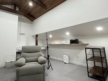 キラニコ(Kira&Nico)の雰囲気（高天井のプライベート空間&寝心地抜群のソファーベッドで癒しを!）