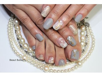 ネイルサロン スクール ビュートバタフライ 相模大野店(BEAUT BUTTERFLY)/グレーとホワイトの冬アート