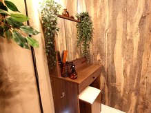 ユニベイス(unibase)の雰囲気（個室空間でリラックスしていただけます。ドレッサー完備☆）