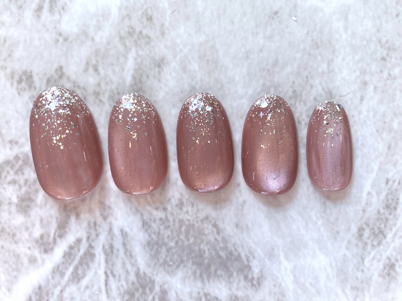 2025年-2026年冬トレンド】ラメグラデーションのネイルデザイン集