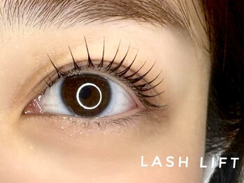 トイズ(Toy'z)の写真/【大人気のまつげパーマでお顔の印象が決まる♪】目の形や毛の状態を見極め、一人ひとりに合わせた施術◎