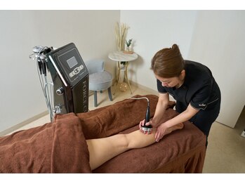 リノ(Lino)の写真/話題の≪フォースカッター≫で気になるお肉に徹底アプローチ!!ぽっこりお腹/二の腕/脚のむくみなどに効果◎