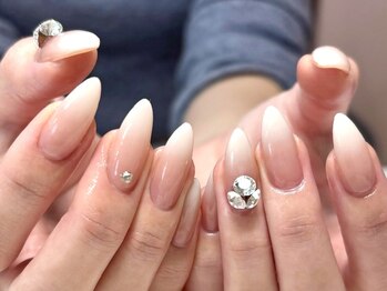 ルーシー 心斎橋(LUCY)の写真/シンプルからこだわりアートまで、圧倒的な技術×丁寧なケアでモチ抜群！【ワンホンチークネイル¥5700～】