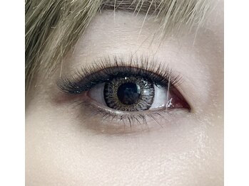 レイ(Ray)の写真/まつげに負担を感じない付け心地！パーマ×エクステでパッチリ目元を目指す華やかボリュームに☆