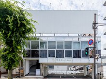 【肌質改善×小顔 専門サロン】Re:Cellの雰囲気（店舗1階に駐車場がございます！駅前、駐車場付きです！）
