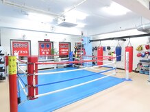 広々としたリングで楽しくボクシング！