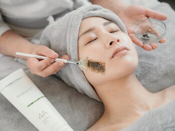 フルール(FLEUR)の写真/【結果出しサロン】ハーブピーリングや,有名人愛用・SNSや雑誌で話題のクリスティ-ナピ-リングで肌質改善◎