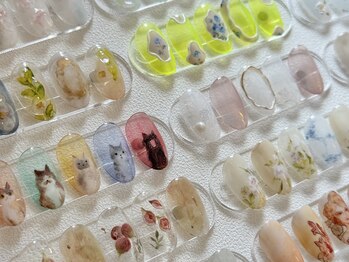 オカユデザイン ネイルワークス(OKAYU DESIGN Nailworks)の写真/小さなお爪にも絵画風アートを施術可能♪