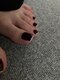 アイリ ネイル(ily nails)の写真/「それどこでやったの？」と聞かれる足元へ。独自のカラー選定と美フォルムで魅せる洗練ネイル。