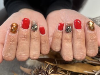 アット(Att)/赤ネイル