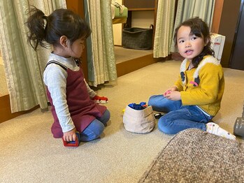 子育てママの整体サロン/施術中のお子様の様子