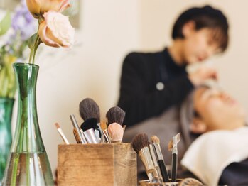 トムオウル(TOMOWL)/施術の様子(アイブロウWAX)