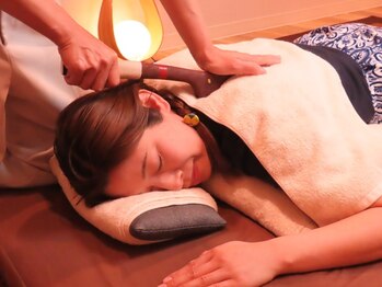 アカリ(燈 akari)の写真/【本格タイ古式で快眠できる体に♪】本場タイでしか味わえない気持ちよさ！ゴリゴリ首・肩コリに◎