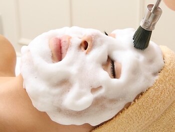 クリニカルエステ(Salon de LOMA reve beaute)の写真/【いちご鼻・毛穴汚れケア】ふわふわ泡ホイップと毛穴奥の汚れを取るエレクトロブラシでツルツル毛穴レス☆