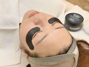 クラン(CLAN)の写真/【海外セレブも愛用する速攻型ピーリング】効果実感！目のキワまでケア可能な目元専用アイピール付☆